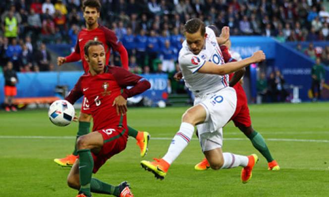 Ronaldo mờ nhạt, Bồ Đào Nha không thể vượt ải Iceland