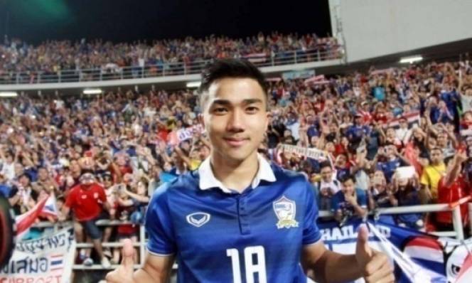 'Messi Việt Nam' còn lận đận, 'Messi Thái Lan' đã đặt một chân tới Ngoại hạng Anh