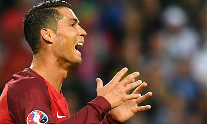 Ronaldo nhận 'bão' ném đá trên mạng sau trận hoà Iceland