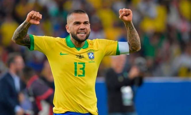 Dani Alves sẽ tới Arsenal nếu Chú Tư chấp nhận được điều này