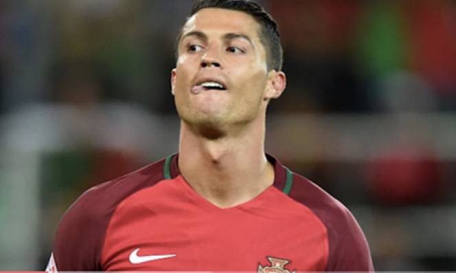 Ronaldo suy sụp chỉ vì quả Penalty