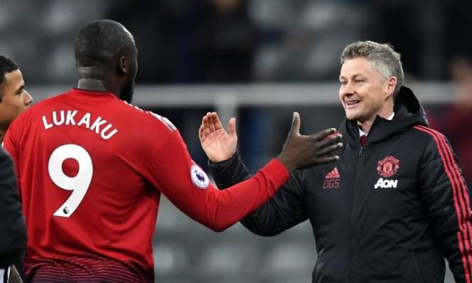NÓNG! Solskjaer báo tin buồn, lên tiếng bất an về Lukaku