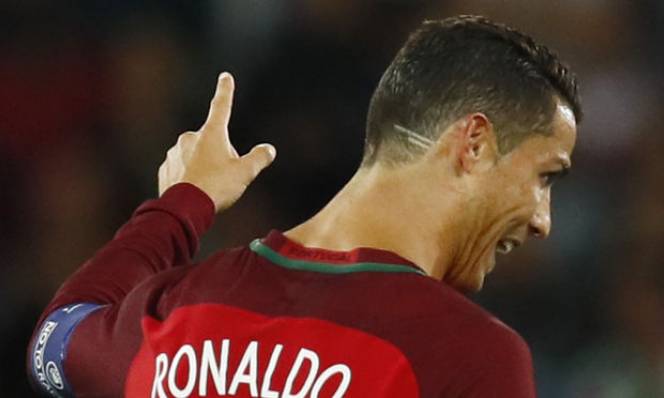 Hành động đẹp của Ronaldo tại EURO 2016