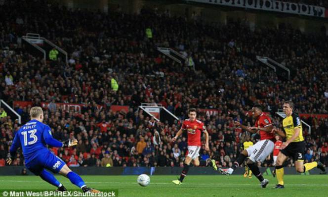 MU 4-1 Burton Albion: Rashford và Martial cùng nhau tỏa sáng