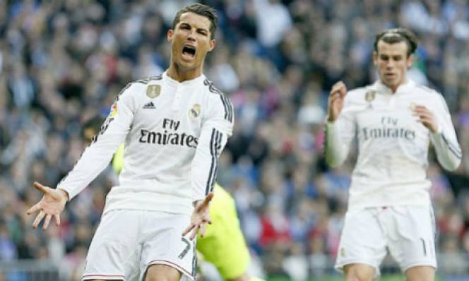 SỐC: Fan Real đòi loại Ronaldo ra khỏi BBC ở trận gặp Napoli