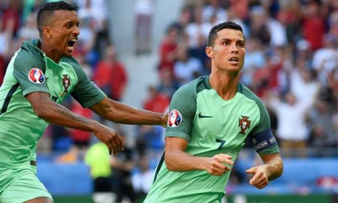 Ronaldo tỏa sáng, Bồ Đào Nha giành vé khó khăn