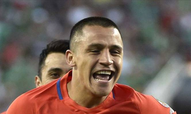 Sanchez đi vào lịch sử trong màu áo Chile