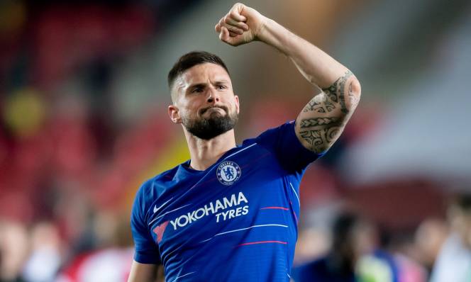 Giroud sánh ngang Lionel Messi!