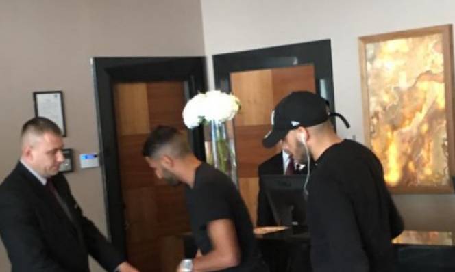 HOT: Riyad Mahrez đến ở chung khách sạn với Conte